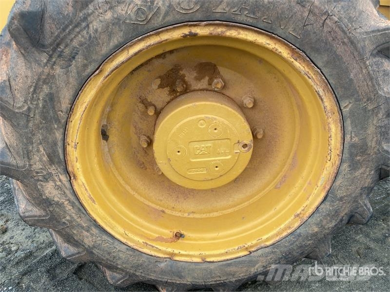 CAT CP-323C Padfoot Drum Compactor Enojni valjarji