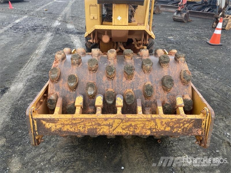 CAT CP-323C Padfoot Drum Compactor Enojni valjarji