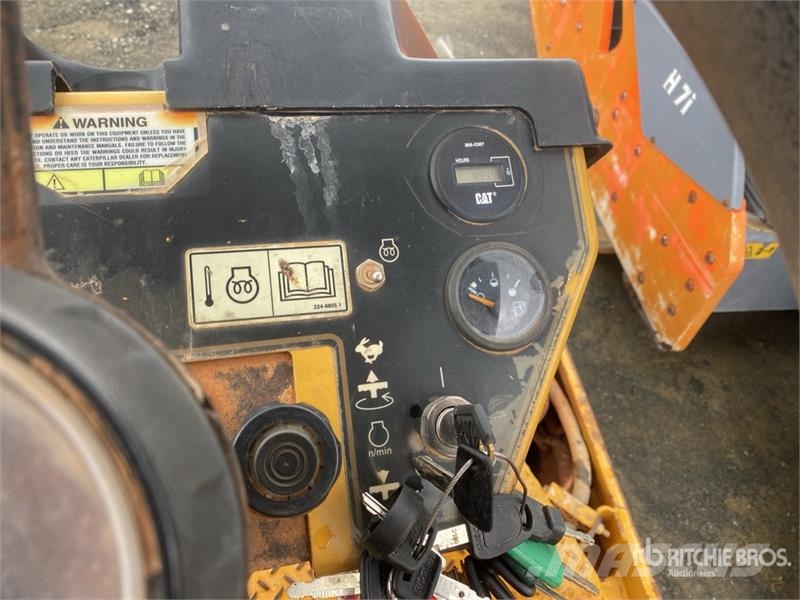 CAT CP-323C Padfoot Drum Compactor Enojni valjarji