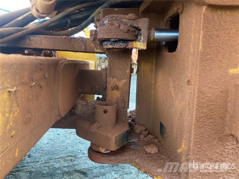 CAT CP-323C Padfoot Drum Compactor Enojni valjarji