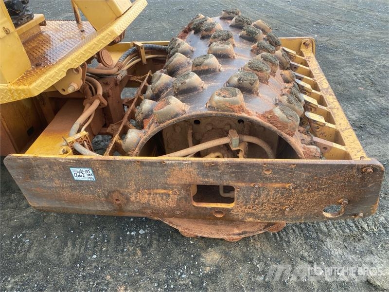 CAT CP-323C Padfoot Drum Compactor Enojni valjarji