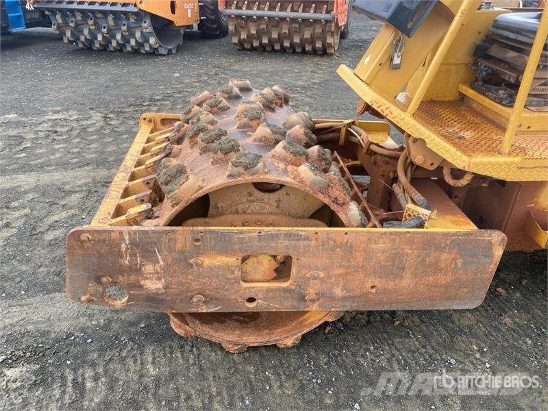 CAT CP-323C Padfoot Drum Compactor Enojni valjarji