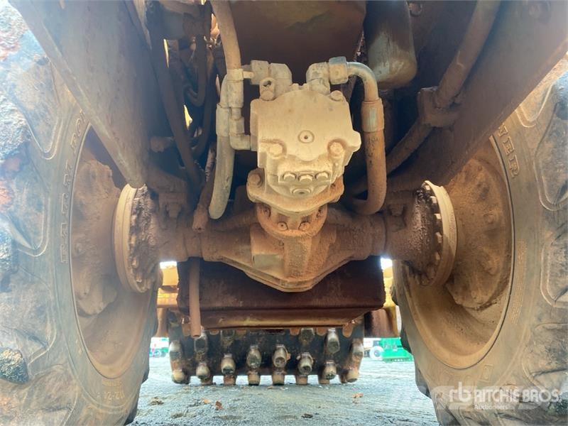 CAT CP-323C Padfoot Drum Compactor Enojni valjarji