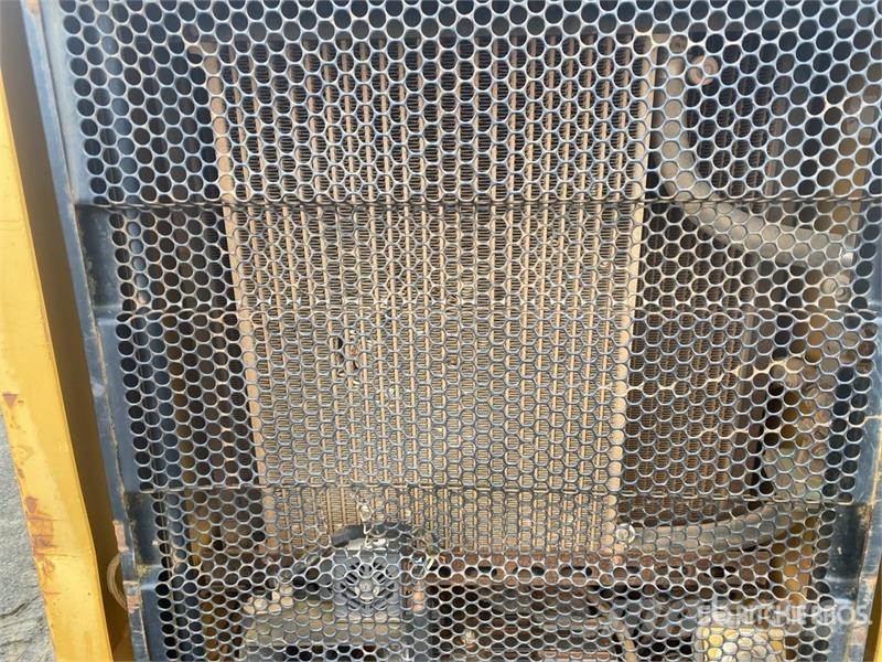 CAT CP-323C Padfoot Drum Compactor Enojni valjarji