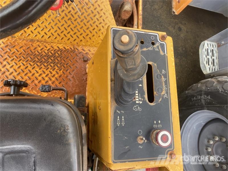 CAT CP-323C Padfoot Drum Compactor Enojni valjarji