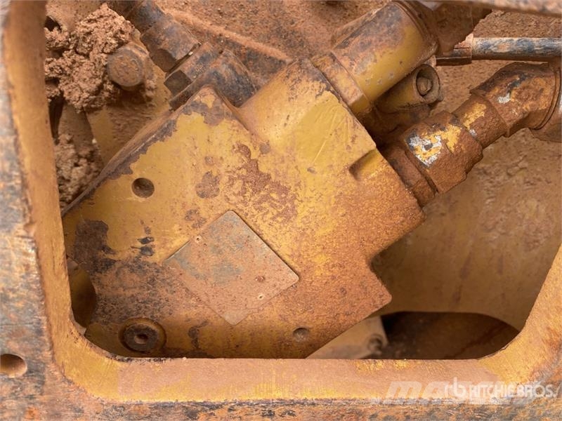 CAT CP-323C Padfoot Drum Compactor Enojni valjarji