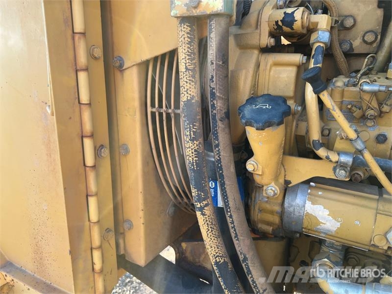 CAT CP-433C 單輪滾壓機