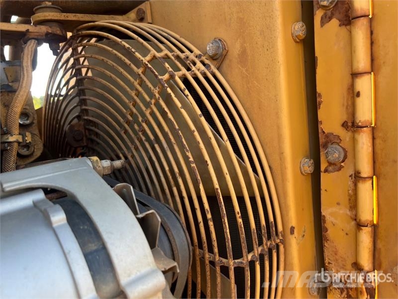 CAT CP-433C 單輪滾壓機