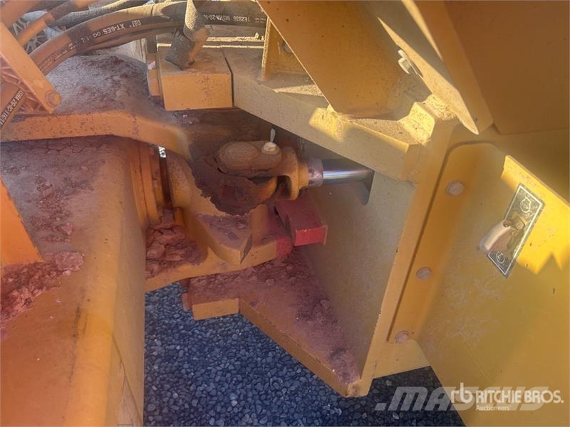 CAT CP44 Padfoot Drum Compactor Single drum rollers