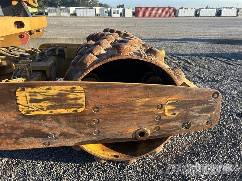 CAT CP44 Padfoot Drum Compactor Single drum rollers
