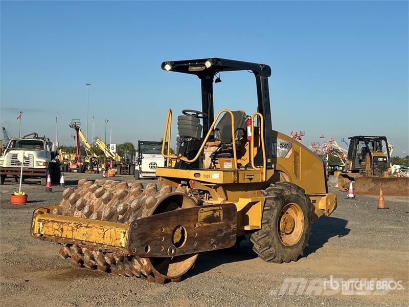CAT CP44 Padfoot Drum Compactor Single drum rollers