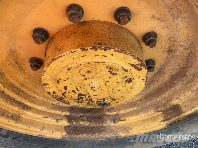 CAT CP44 Padfoot Drum Compactor Single drum rollers