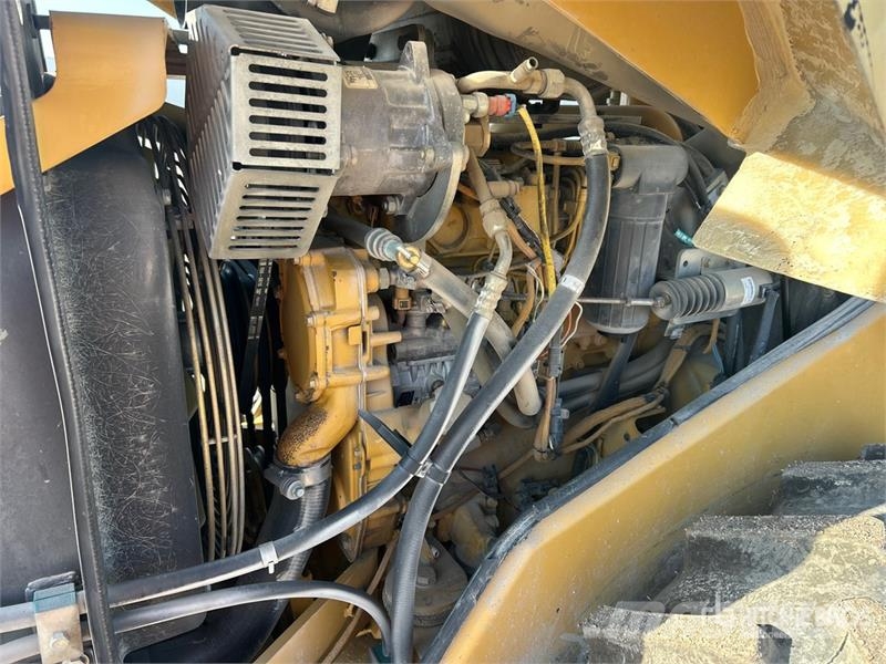 CAT CS-433E Smooth Drum Compactor Walzenzüge