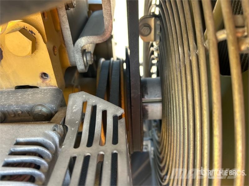 CAT CS-433E Smooth Drum Compactor Walzenzüge