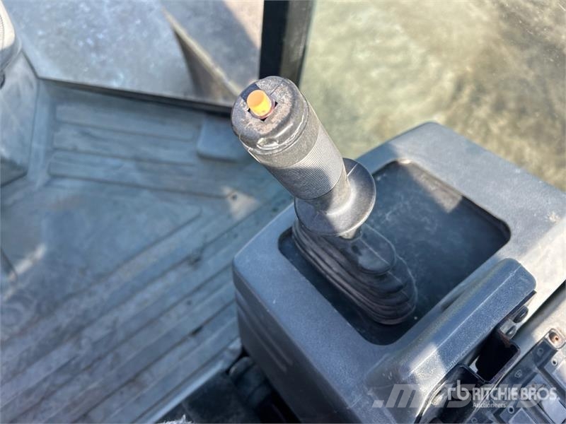 CAT CS-433E Smooth Drum Compactor Walzenzüge