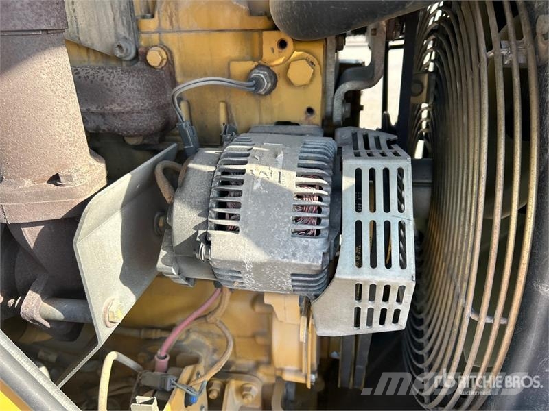 CAT CS-433E Smooth Drum Compactor Walzenzüge