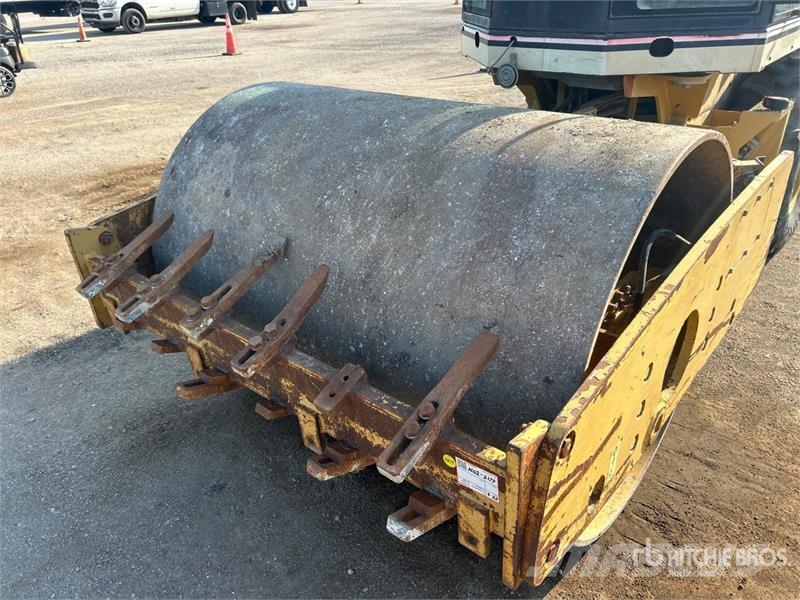 CAT CS-433E Smooth Drum Compactor Walzenzüge