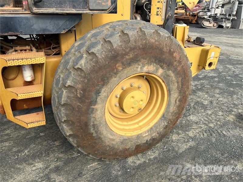 CAT CS-54 Smooth Drum Compactor Valsetog