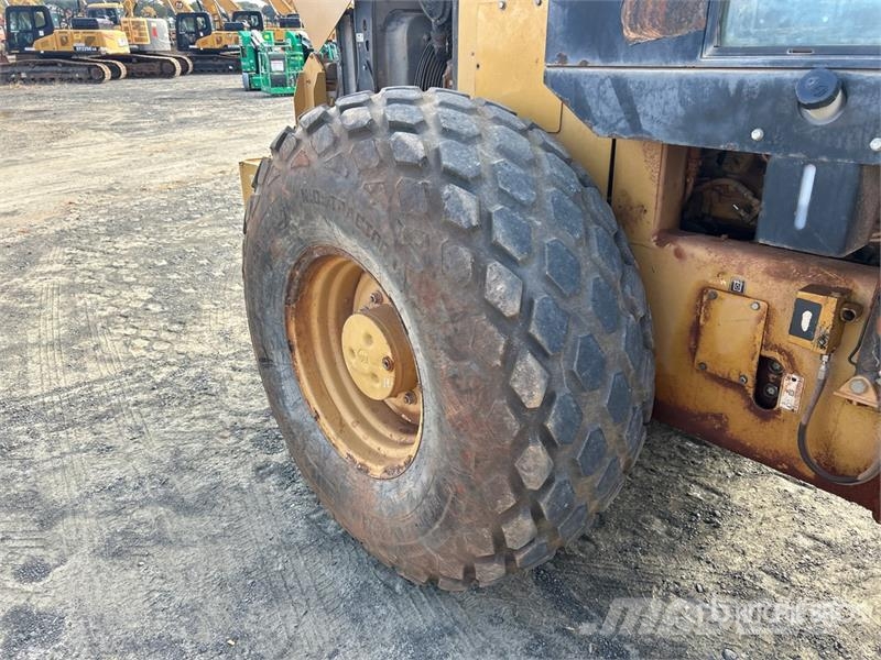 CAT CS-54 Smooth Drum Compactor Valsetog