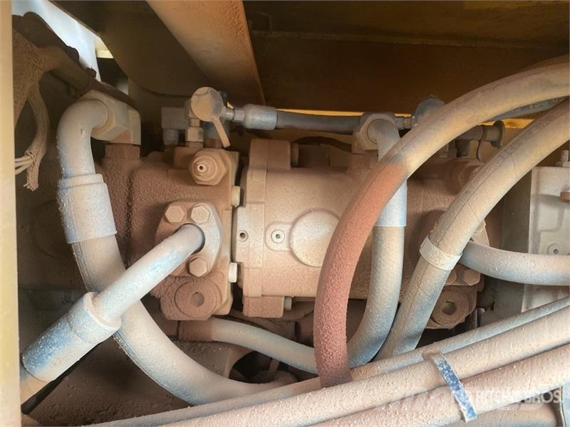 CAT CS563E Smooth Drum Compactor Enojni valjarji