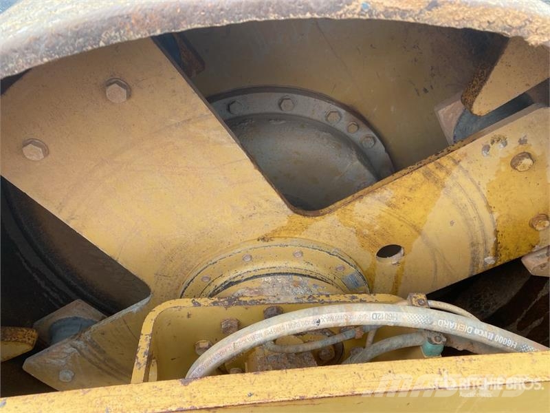 CAT CS563E Smooth Drum Compactor Enojni valjarji