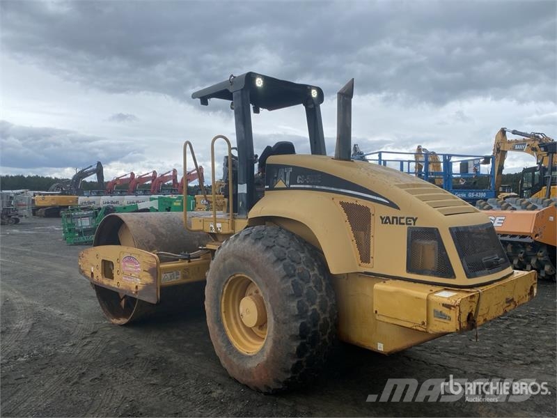 CAT CS563E Smooth Drum Compactor Enojni valjarji