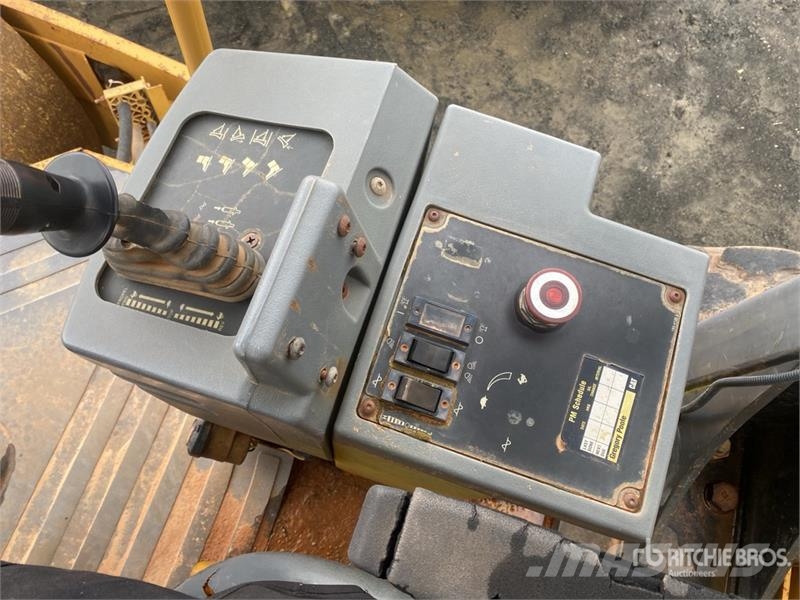 CAT CS563E Smooth Drum Compactor Enojni valjarji