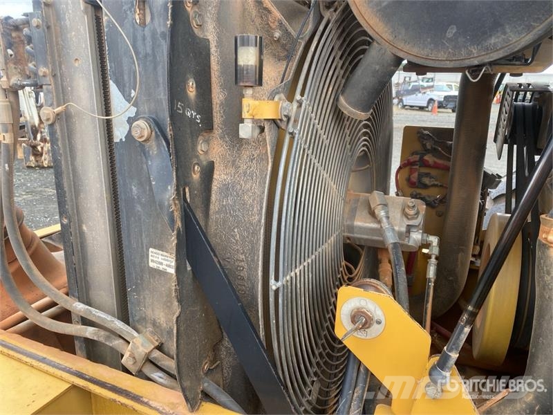 CAT CS563E Smooth Drum Compactor Enojni valjarji