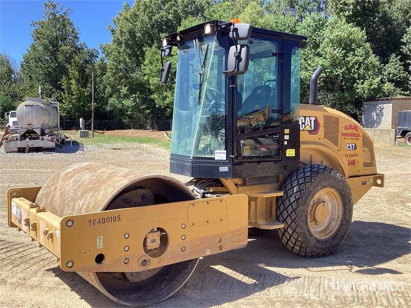CAT CS7 Smooth Drum Compactor Enojni valjarji