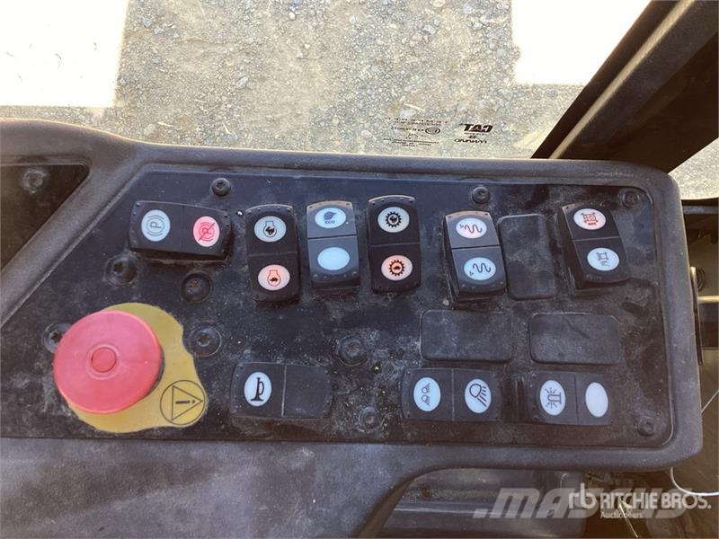 CAT CS7 Smooth Drum Compactor Enojni valjarji
