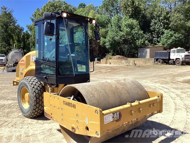 CAT CS7 Smooth Drum Compactor Enojni valjarji
