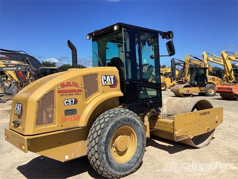 CAT CS7 Smooth Drum Compactor Enojni valjarji