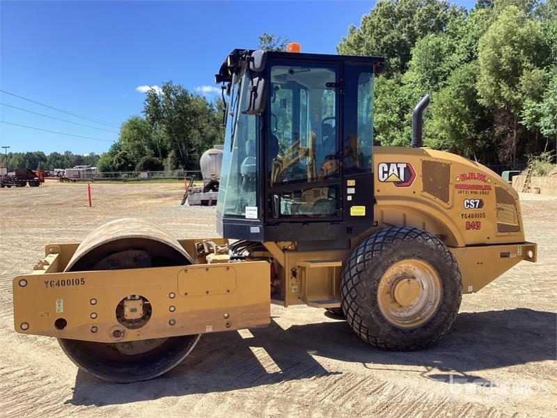 CAT CS7 Smooth Drum Compactor Enojni valjarji