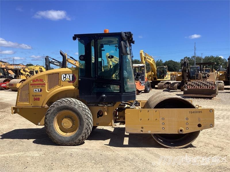 CAT CS7 Smooth Drum Compactor Enojni valjarji