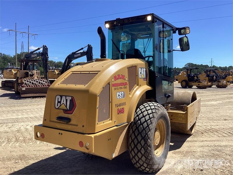 CAT CS7 Smooth Drum Compactor Enojni valjarji