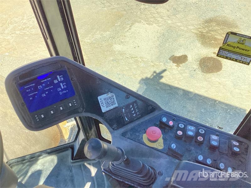 CAT CS7 Smooth Drum Compactor Enojni valjarji