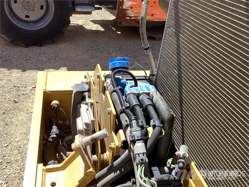 CAT CS7 Smooth Drum Compactor Enojni valjarji
