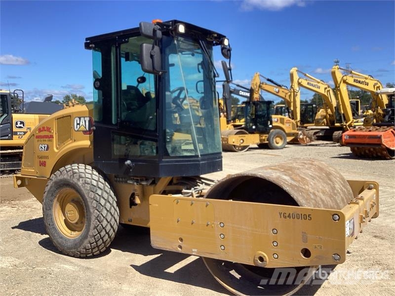 CAT CS7 Smooth Drum Compactor Enojni valjarji