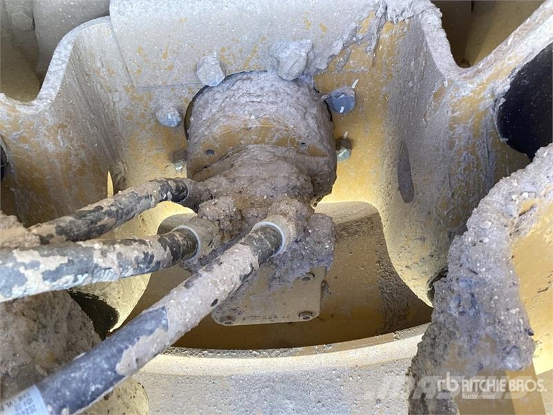 CAT CS7 Smooth Drum Compactor Enojni valjarji