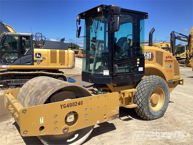 CAT CS7 Smooth Drum Compactor Enojni valjarji