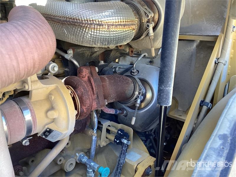 CAT CS7 Smooth Drum Compactor Enojni valjarji