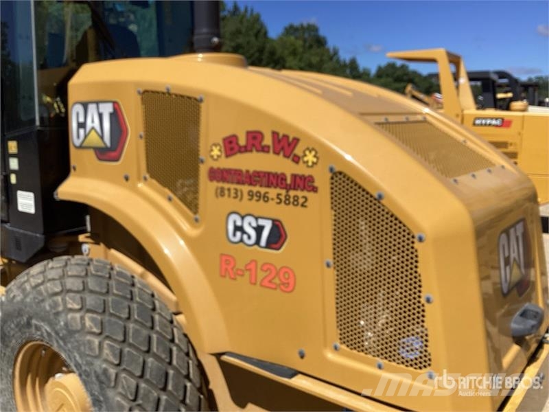 CAT CS7 Smooth Drum Compactor Enojni valjarji