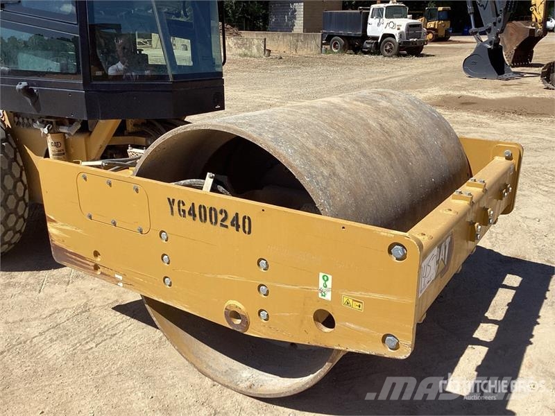 CAT CS7 Smooth Drum Compactor Enojni valjarji