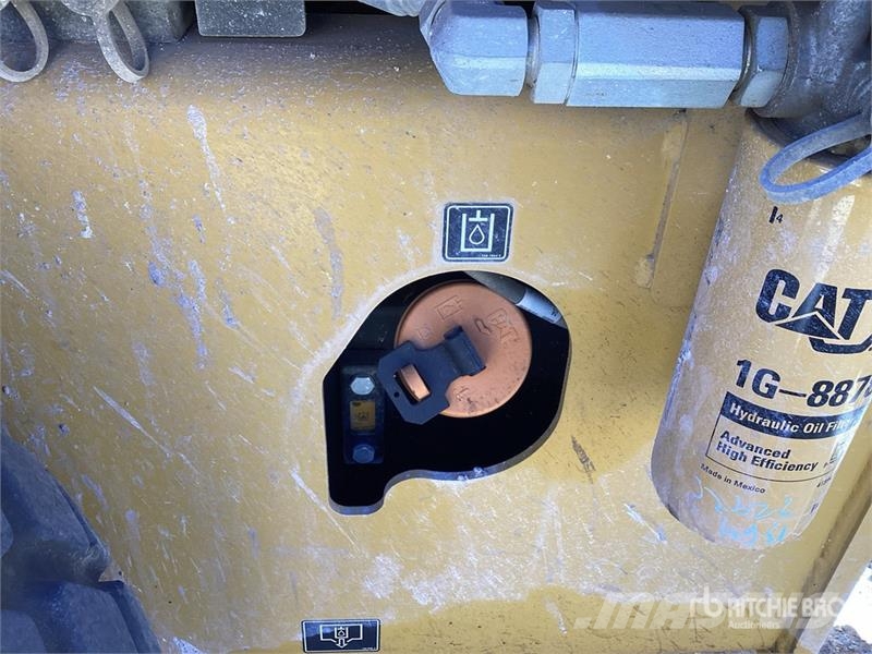 CAT CS7 Smooth Drum Compactor Enojni valjarji