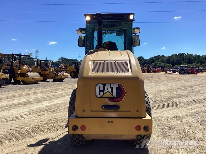 CAT CS7 Smooth Drum Compactor Enojni valjarji