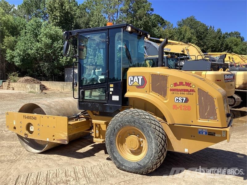 CAT CS7 Smooth Drum Compactor Enojni valjarji
