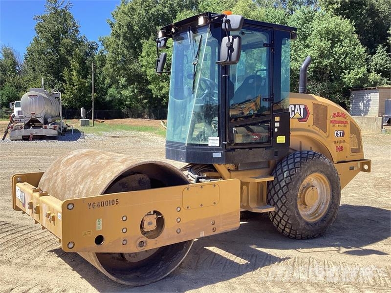 CAT CS7 Smooth Drum Compactor Enojni valjarji