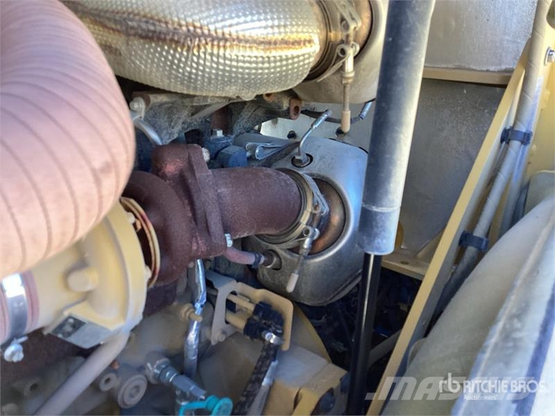 CAT CS7 Smooth Drum Compactor Enojni valjarji