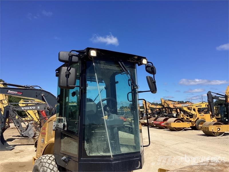 CAT CS7 Smooth Drum Compactor Enojni valjarji
