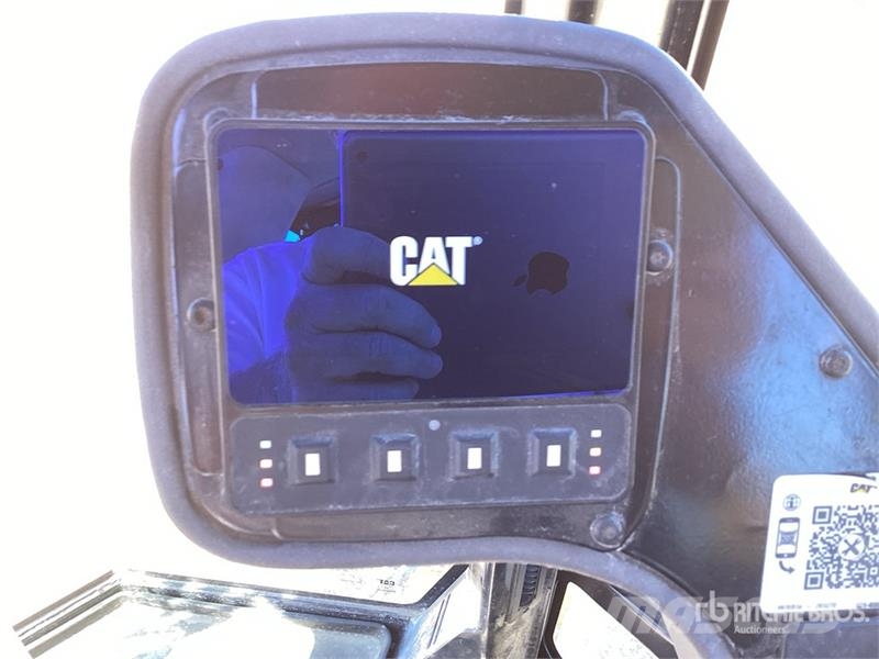 CAT CS7 Smooth Drum Compactor Enojni valjarji
